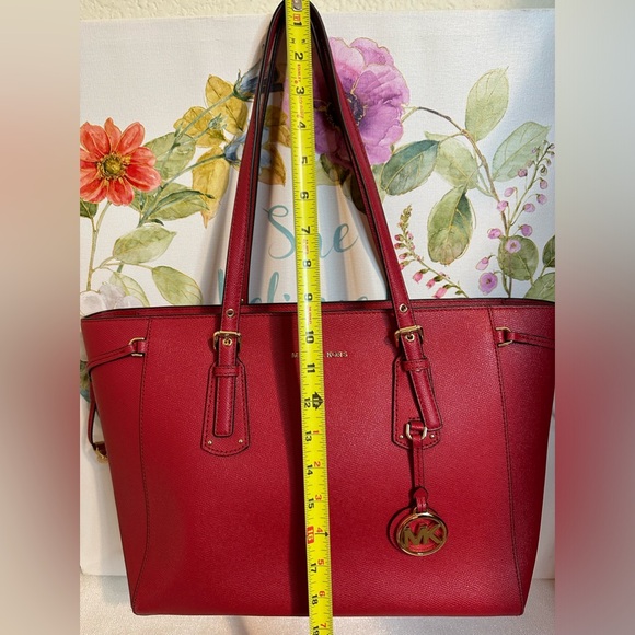 MICHAEL KORS Voyager Crossgrain Leather Tote Bag  - Picture 3 of 13